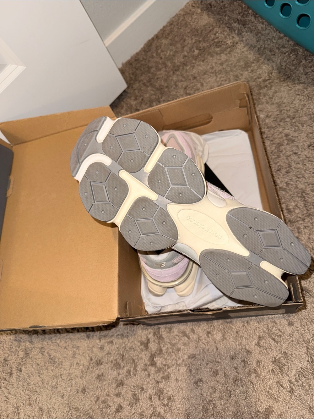 New Balance 9060 Women's Light Pink and Gray Sneakers - Picture 4 of 4
